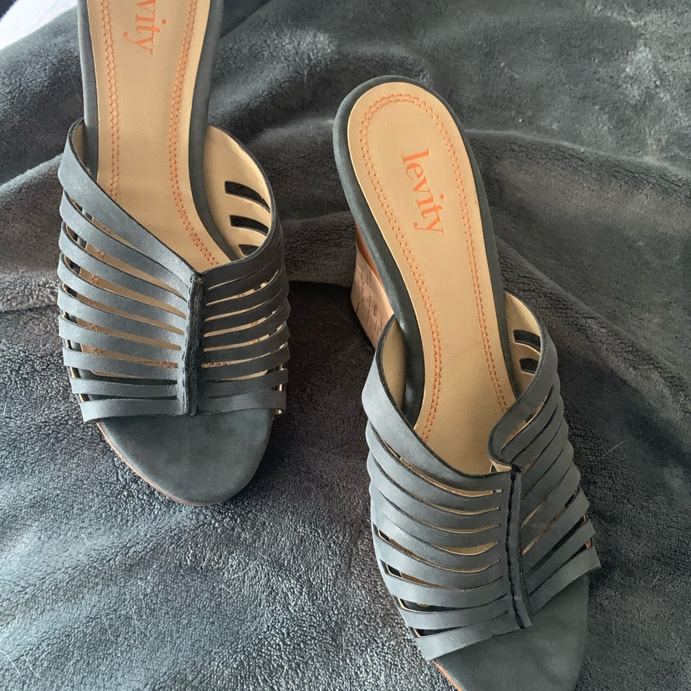Summer sandals - Picture 2 of 3